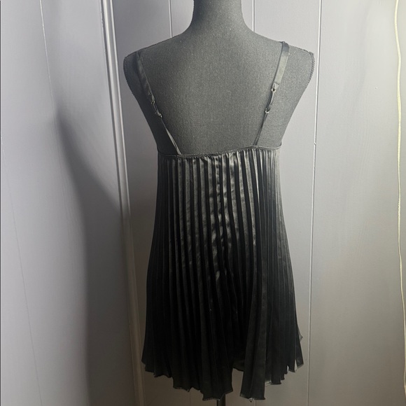 Victoria’s Secret pleated black babydoll - Picture 4 of 5